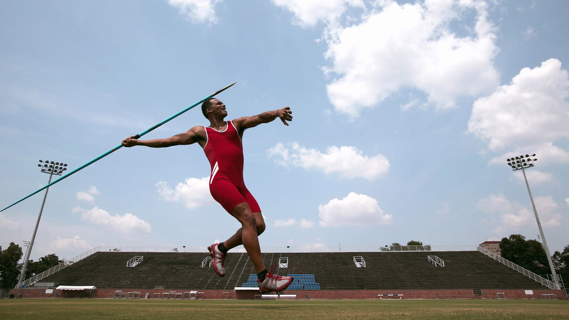 历史性冲线瞬间：惊喜逆转夺冠，历史性突破是什么意思